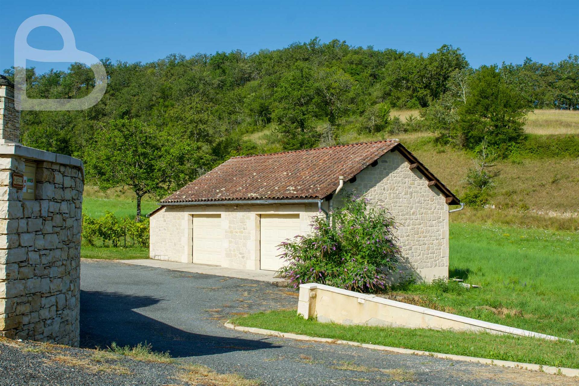 Beautiful stone house on 6ha of land