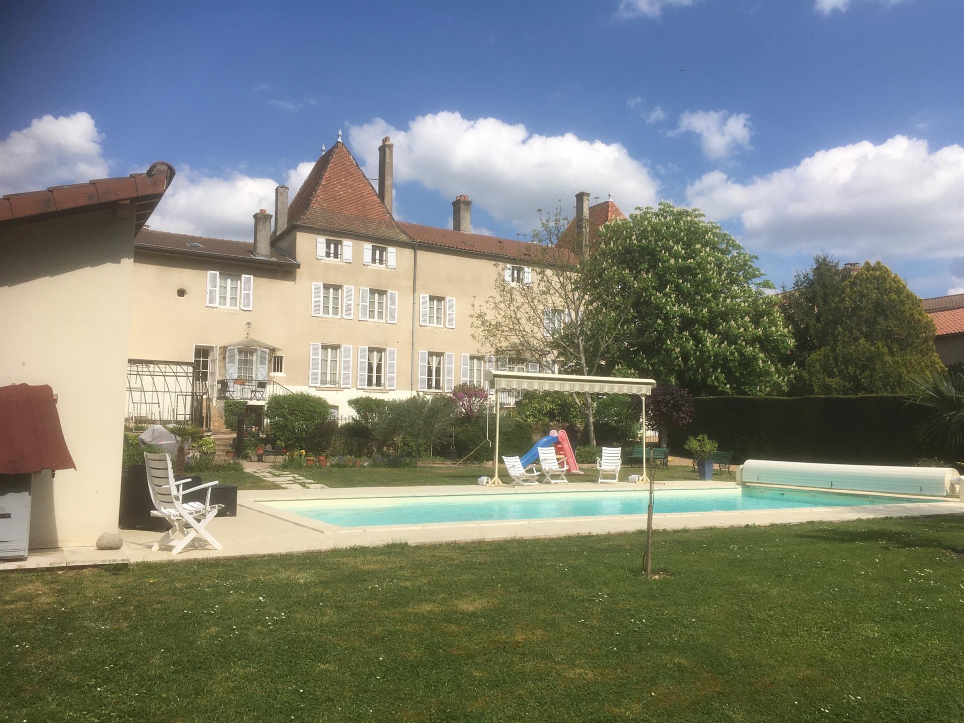 Maison à vendre, 445m², La Roche-Vineuse