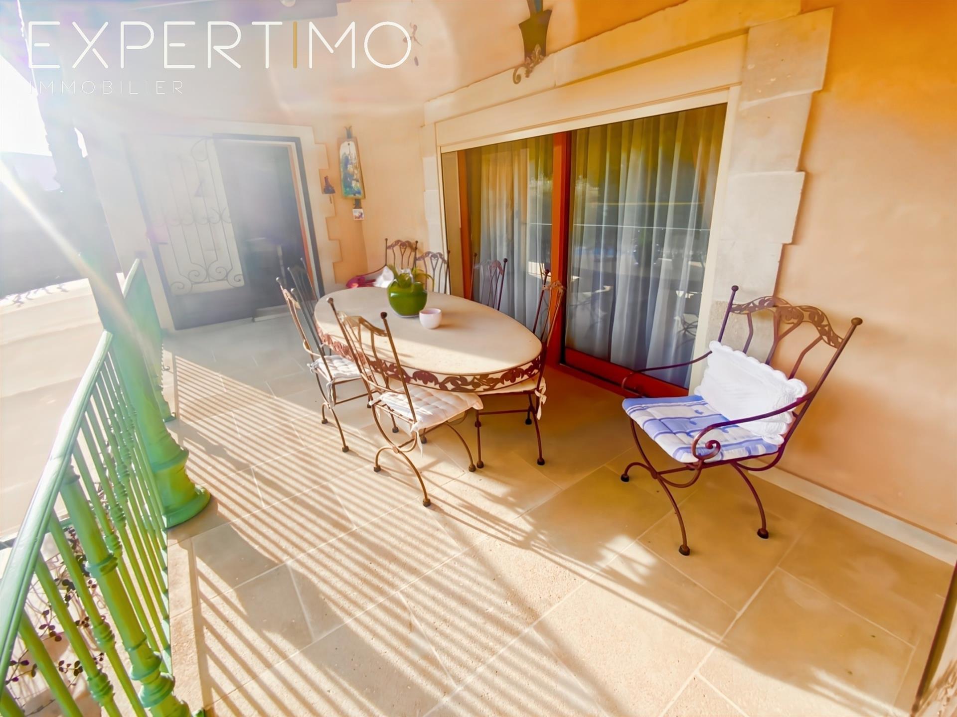 Apartment With 2 Bedrooms, Pool And Terrace With View Of The Village Of Bonnieux
