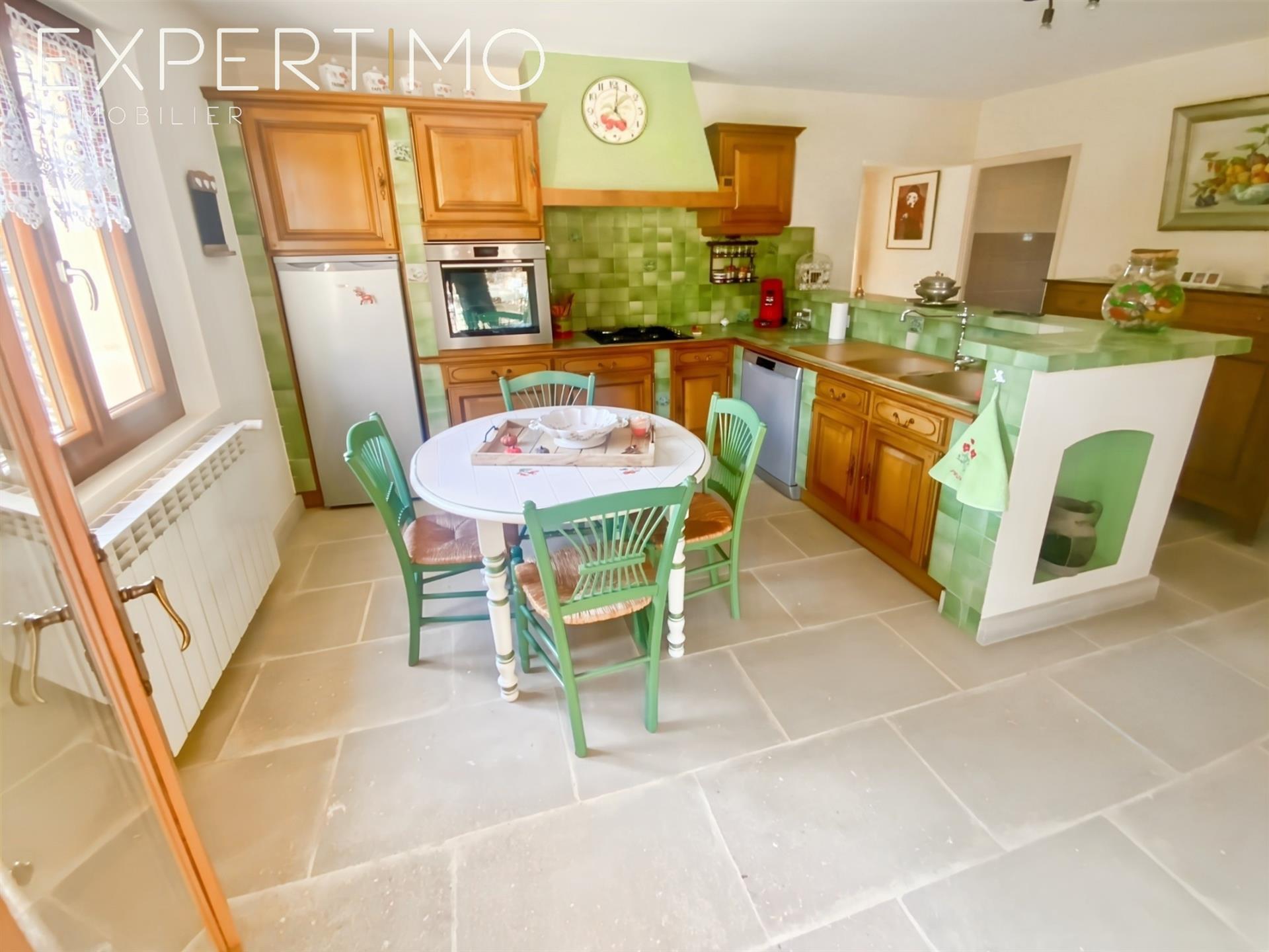 Apartment With 2 Bedrooms, Pool And Terrace With View Of The Village Of Bonnieux