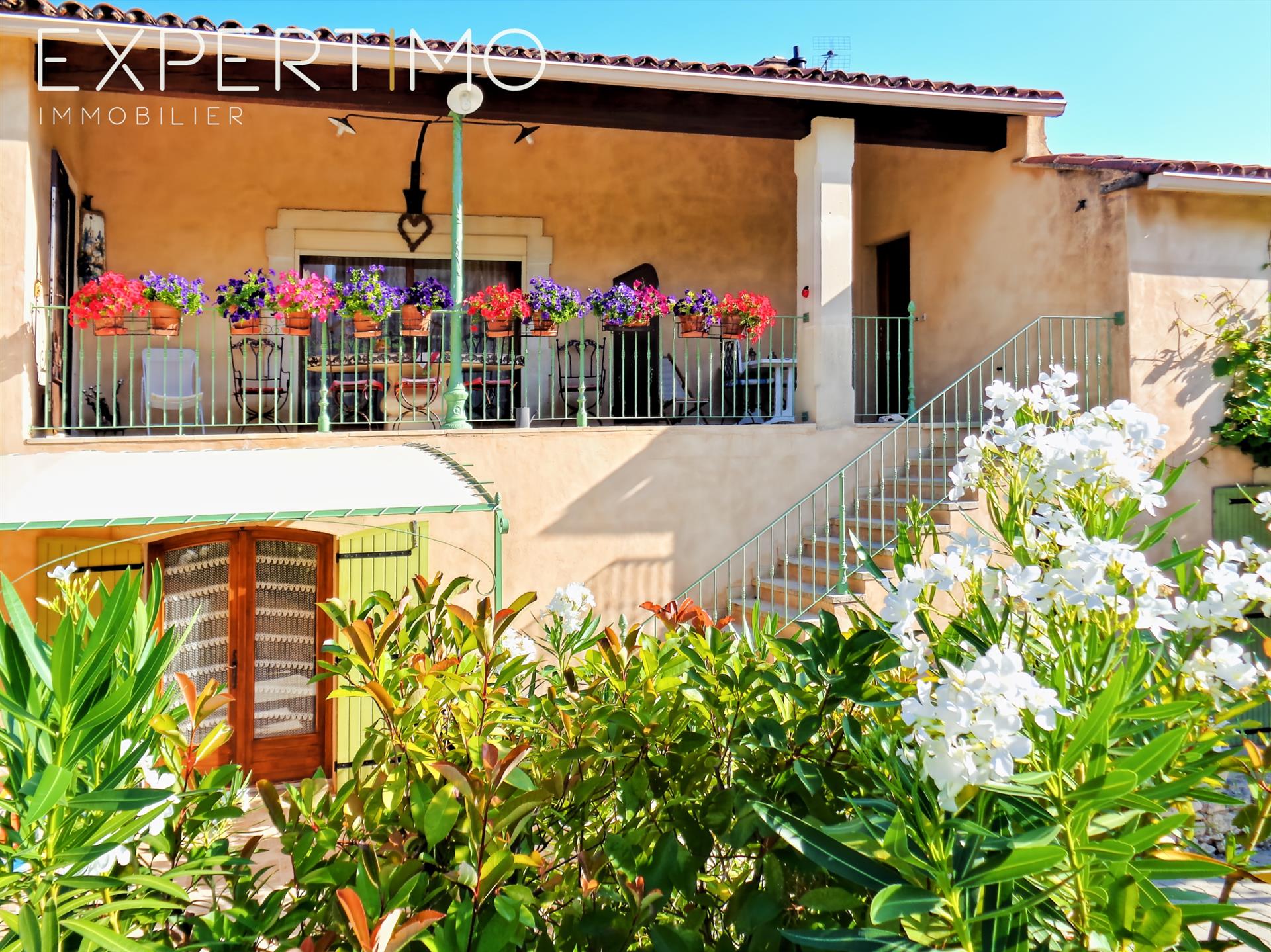 Apartment With 2 Bedrooms, Pool And Terrace With View Of The Village Of Bonnieux