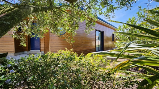 Wooden house from 2005 with four bedrooms and an office