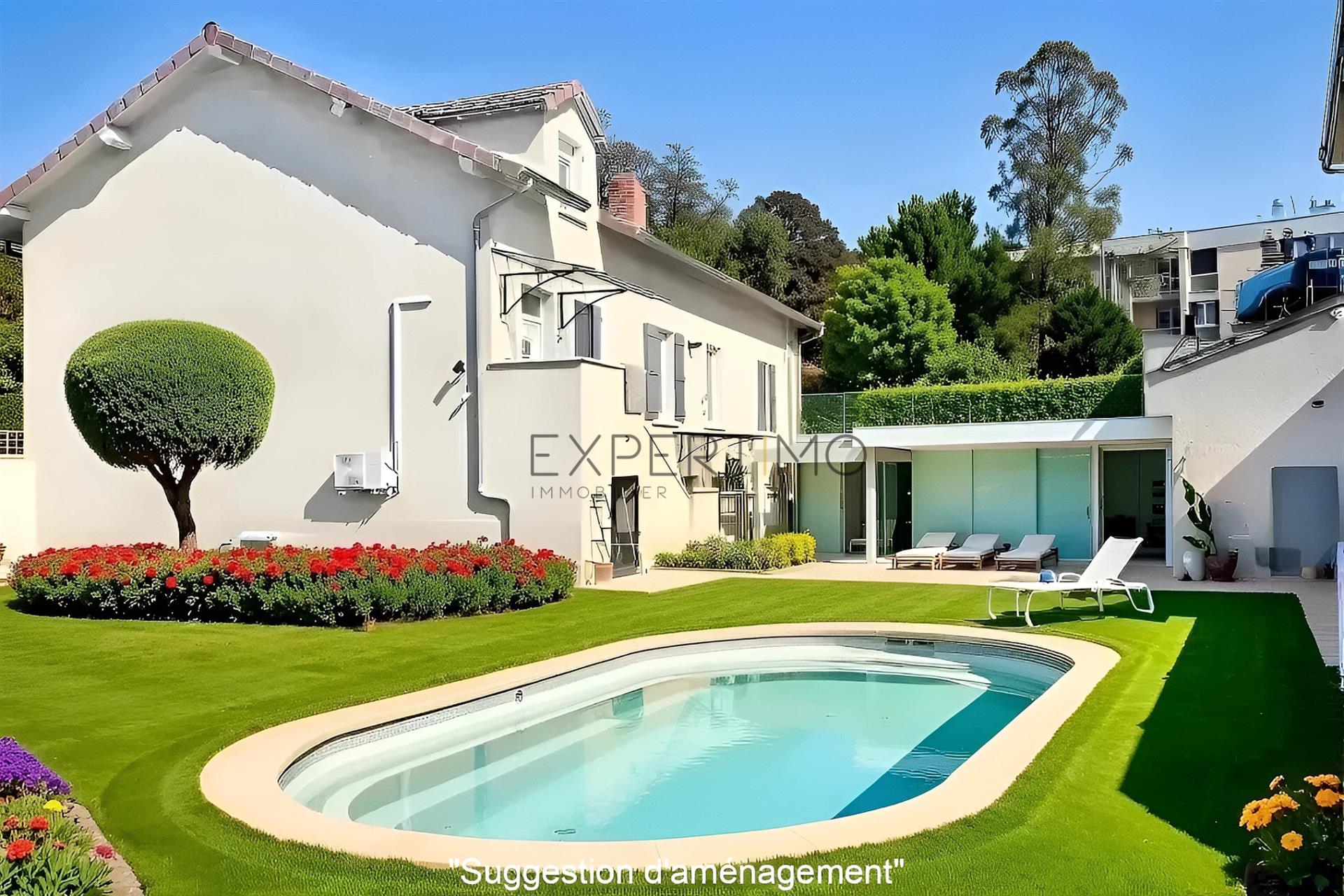 Renovated P10 house with swimming pool, converted outbuilding and all modern comforts