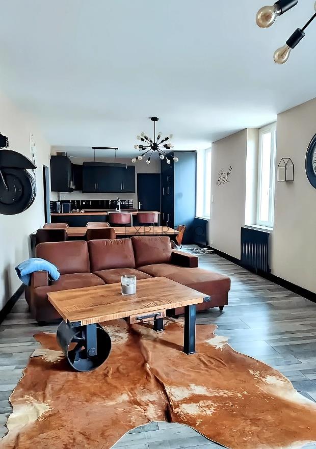 Renovated P10 house with swimming pool, converted outbuilding and all modern comforts