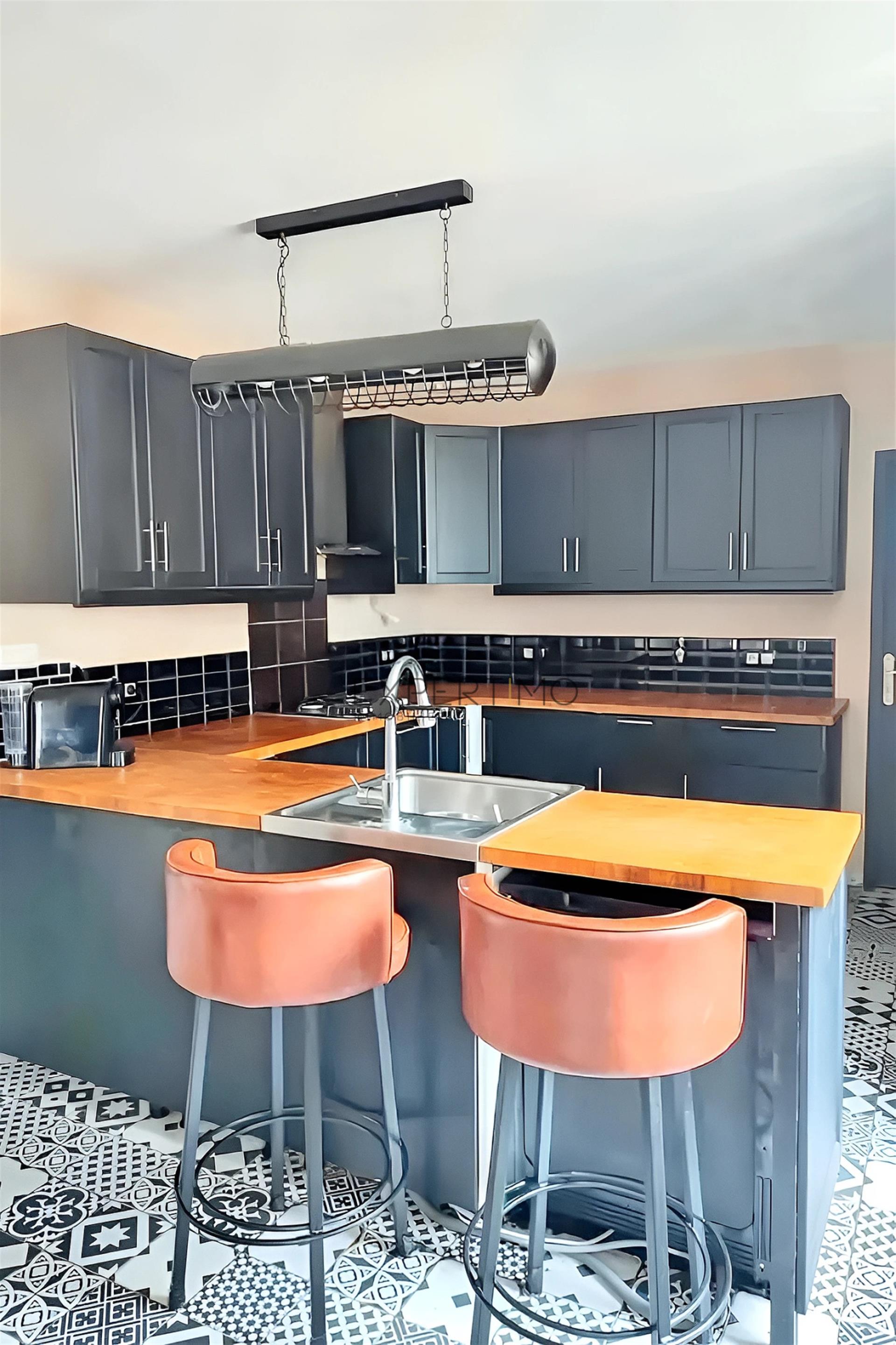 Renovated P10 house with swimming pool, converted outbuilding and all modern comforts