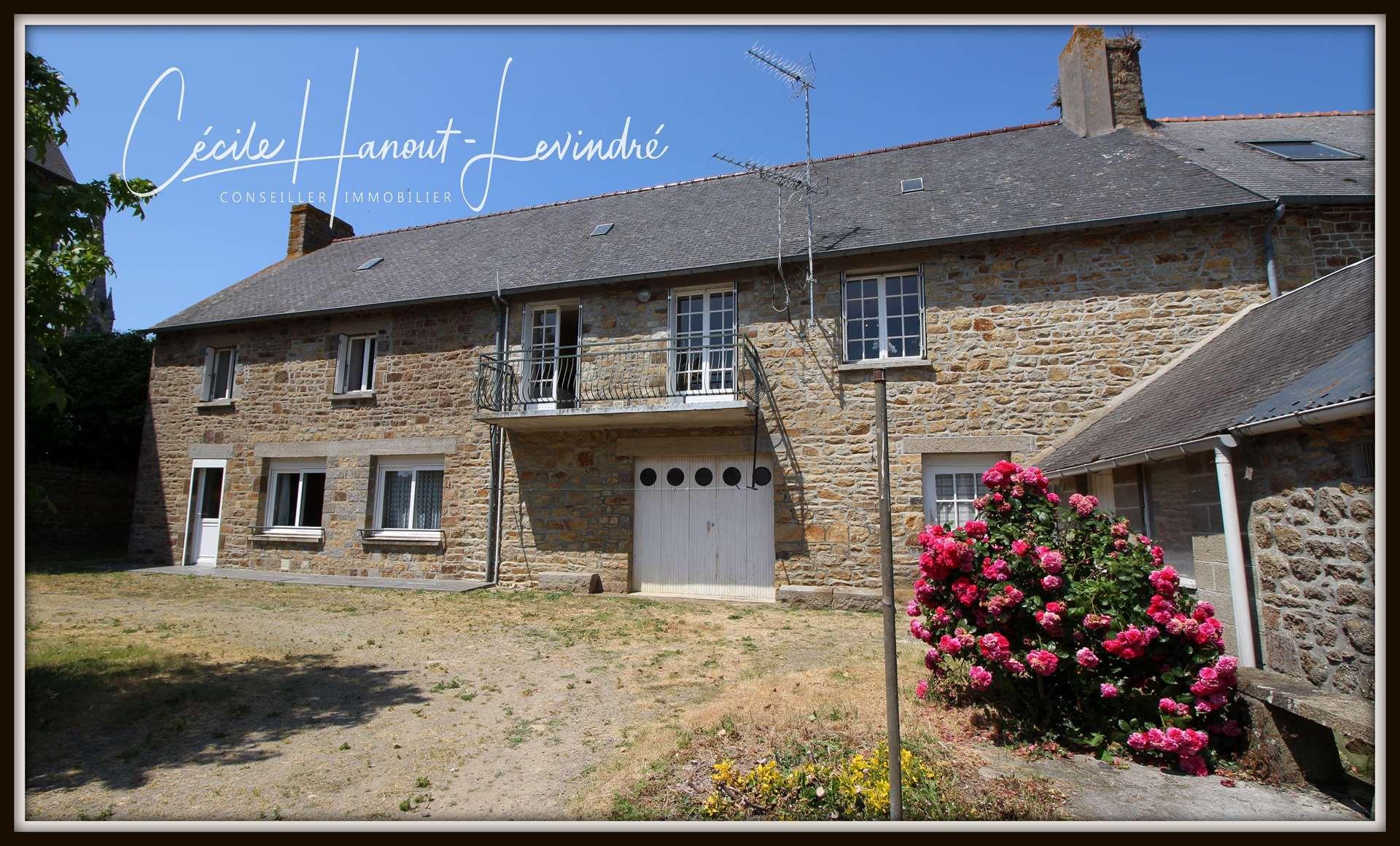 Mont-Saint-Michel Bay - Stone property 160 m2 on 1,030 m2 of land with outbuildings.