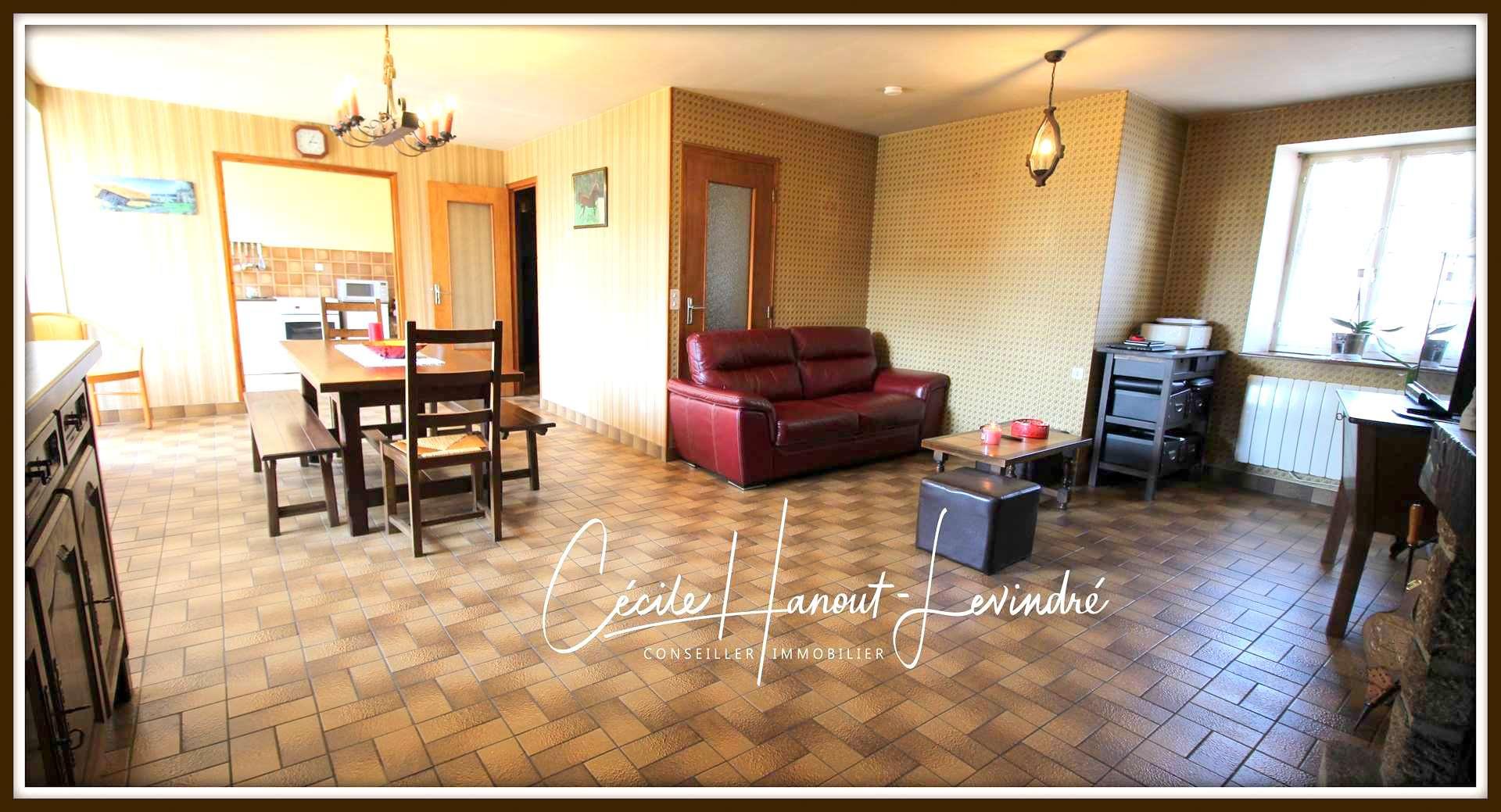 Mont-Saint-Michel Bay - Stone property 160 m2 on 1,030 m2 of land with outbuildings.