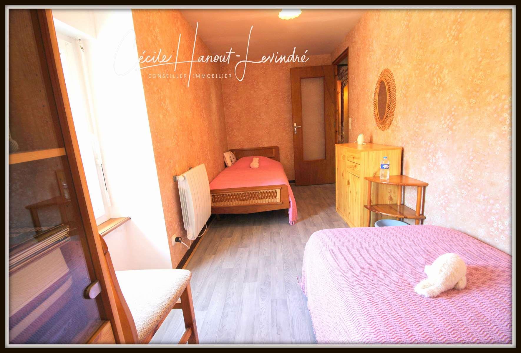 Mont-Saint-Michel Bay - Stone property 160 m2 on 1,030 m2 of land with outbuildings.