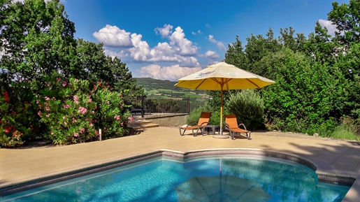 For Sale: Superb Provencal House with Swimming Pool in Saignon - 165 m2, 6 Rooms, 4 Bedrooms, Land o