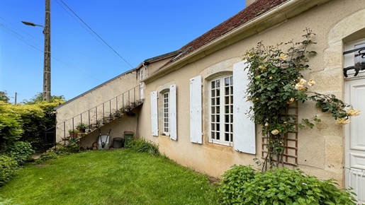 Presbytère en Bourgogne : Charme Ancien et Confort Moderne dans un Cadre Paisible