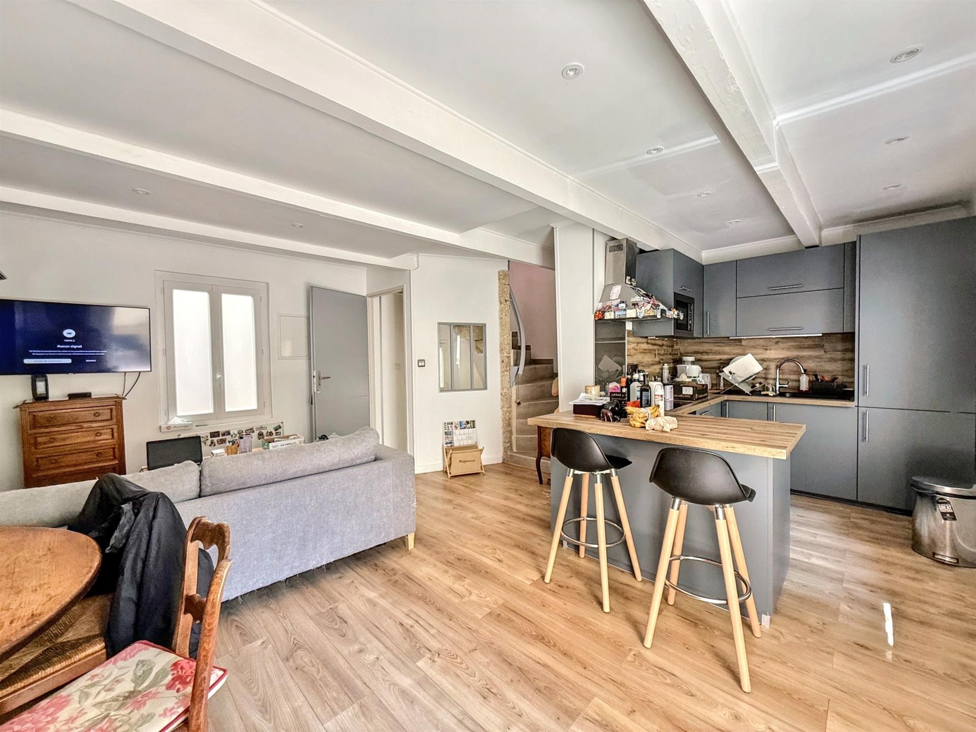 Sommières, Charming Town House, R+2, with beautiful courtyard