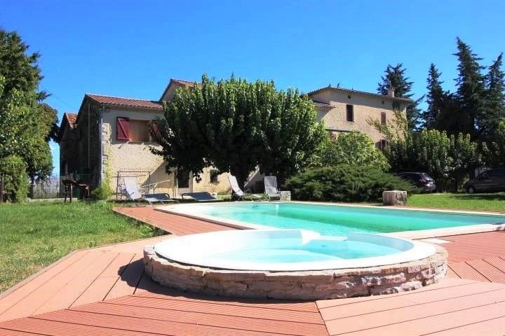 Quinta do século Xix com 3 casas rurais e parte privada de 180m2 em 3843 m2 de terreno com piscina