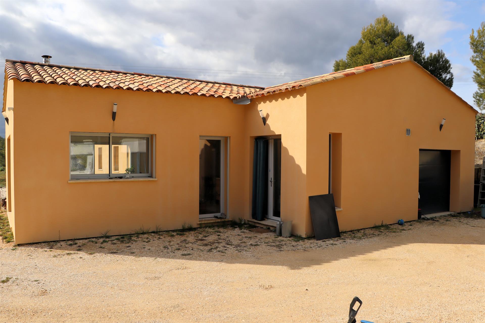 New villa in Saint Saturnin lès Apt