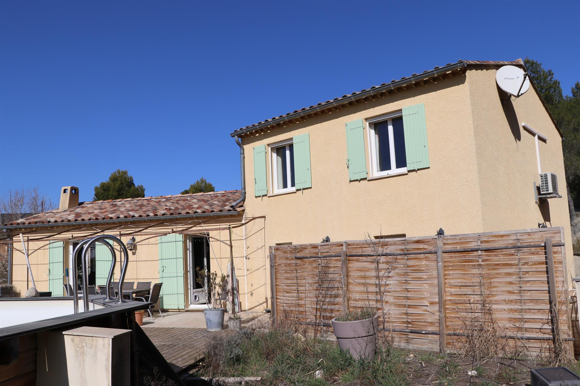 Villa with independent studio