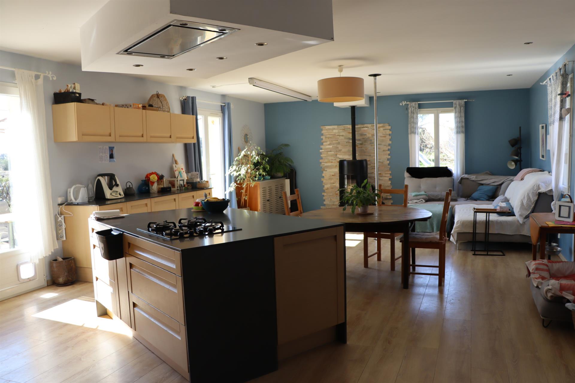 Villa with independent studio