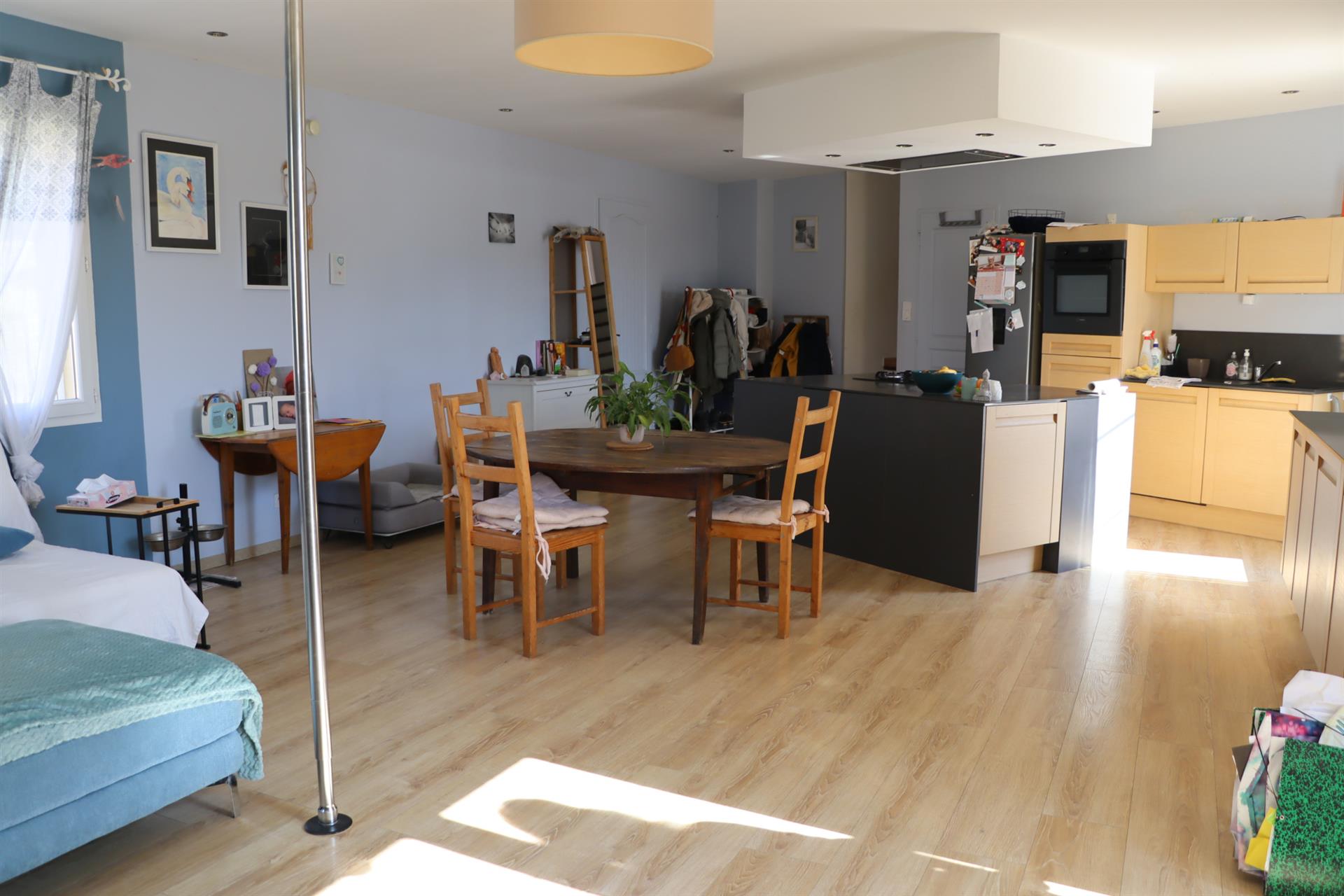 Villa with independent studio
