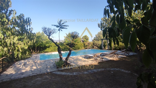 Propriété individuelle sans vis à vis sur les hauteurs au calme avec vue panoramique, piscine, abri