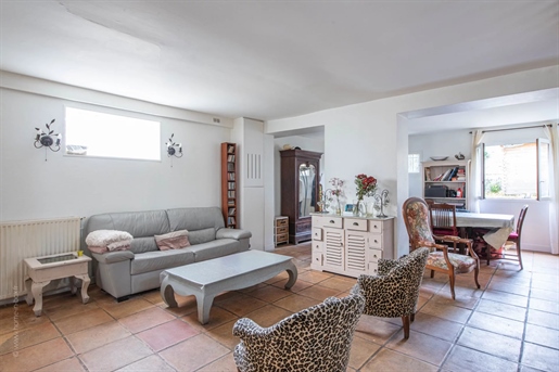 ? Rare à Suresnes – Maison familiale spacieuse avec double jardin, au calme et proche du centre