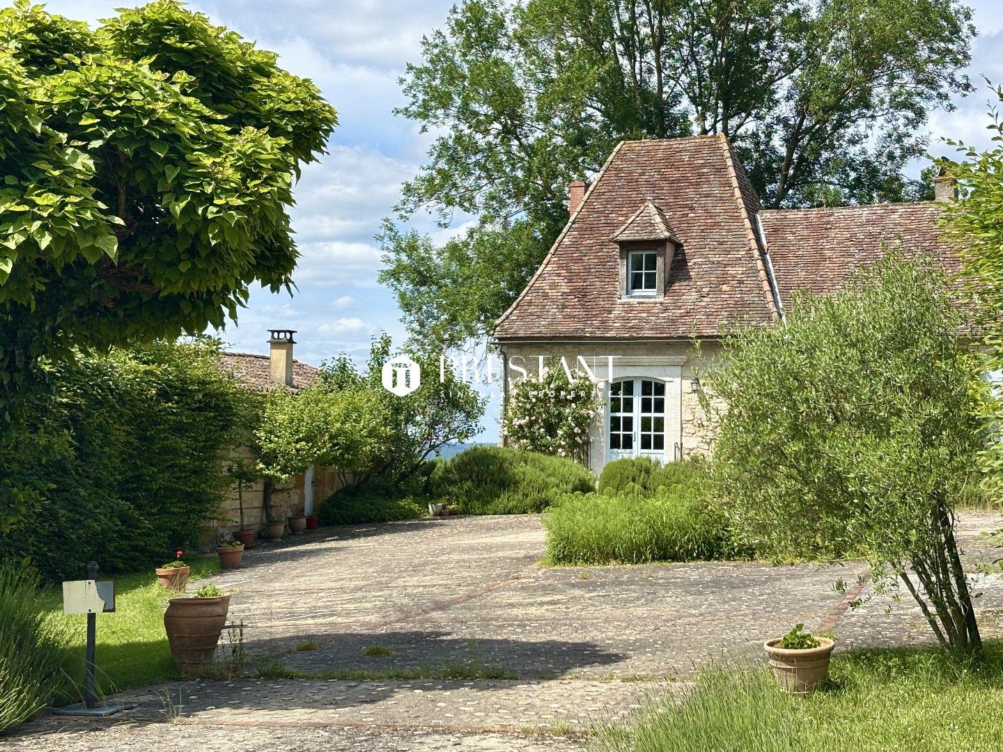 Purchase: Luxury property (24100)