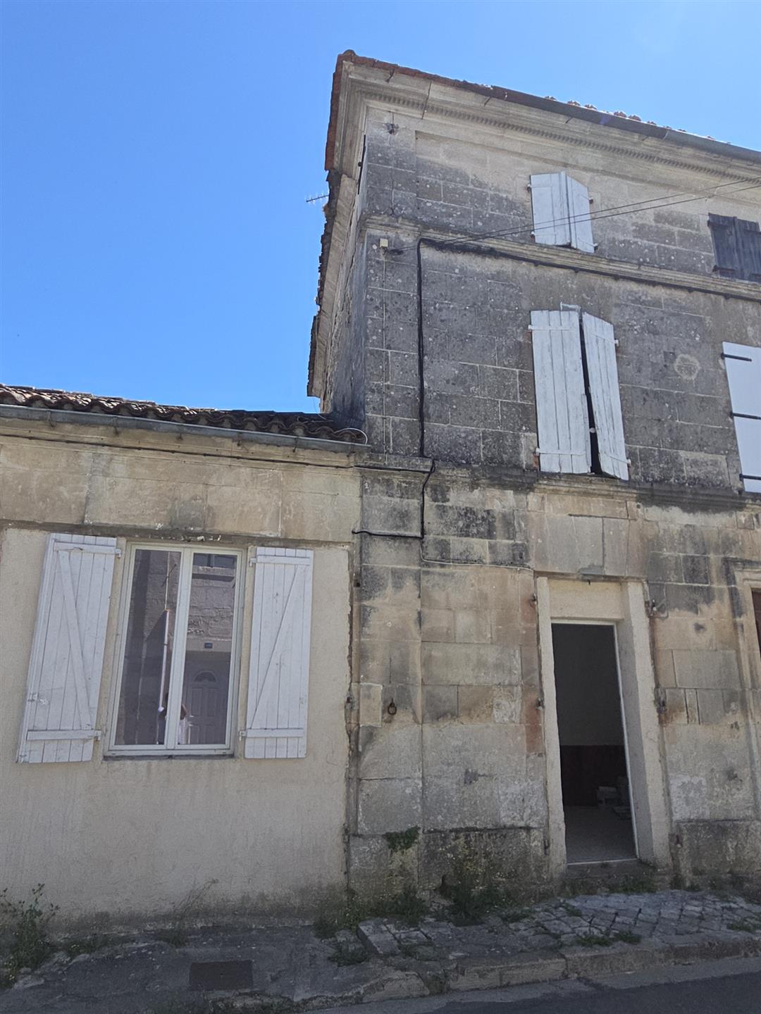 Chateauneuf sur Charente House to finish renovating ideal first purchase Or rental investment