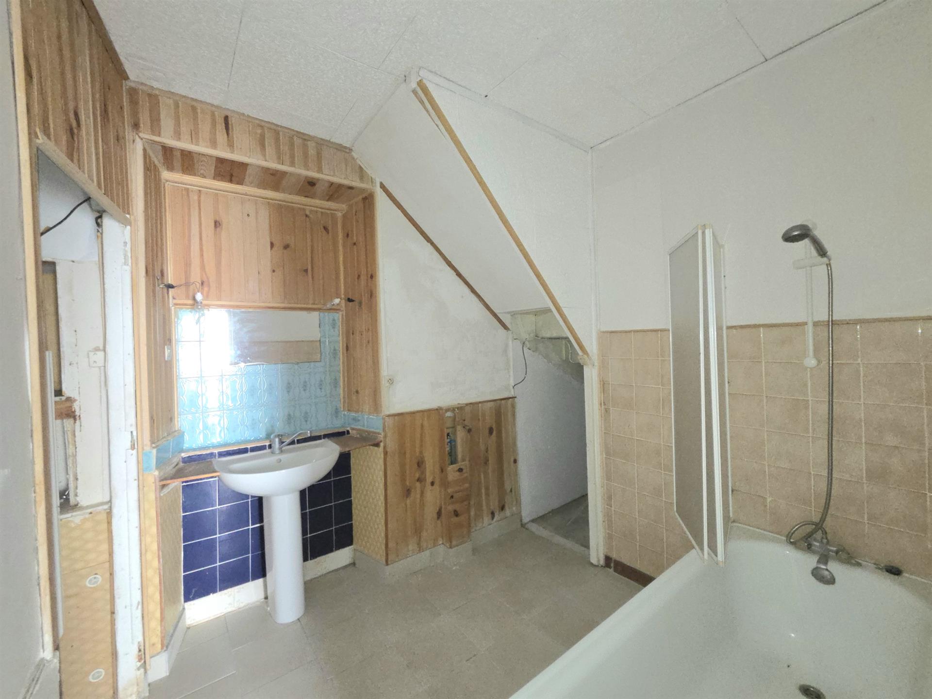 Chateauneuf sur Charente House to finish renovating ideal first purchase Or rental investment