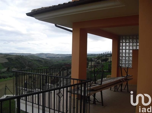 Sale Detached house / Villa 221 m² - 3 bedrooms - Appignano del Tronto