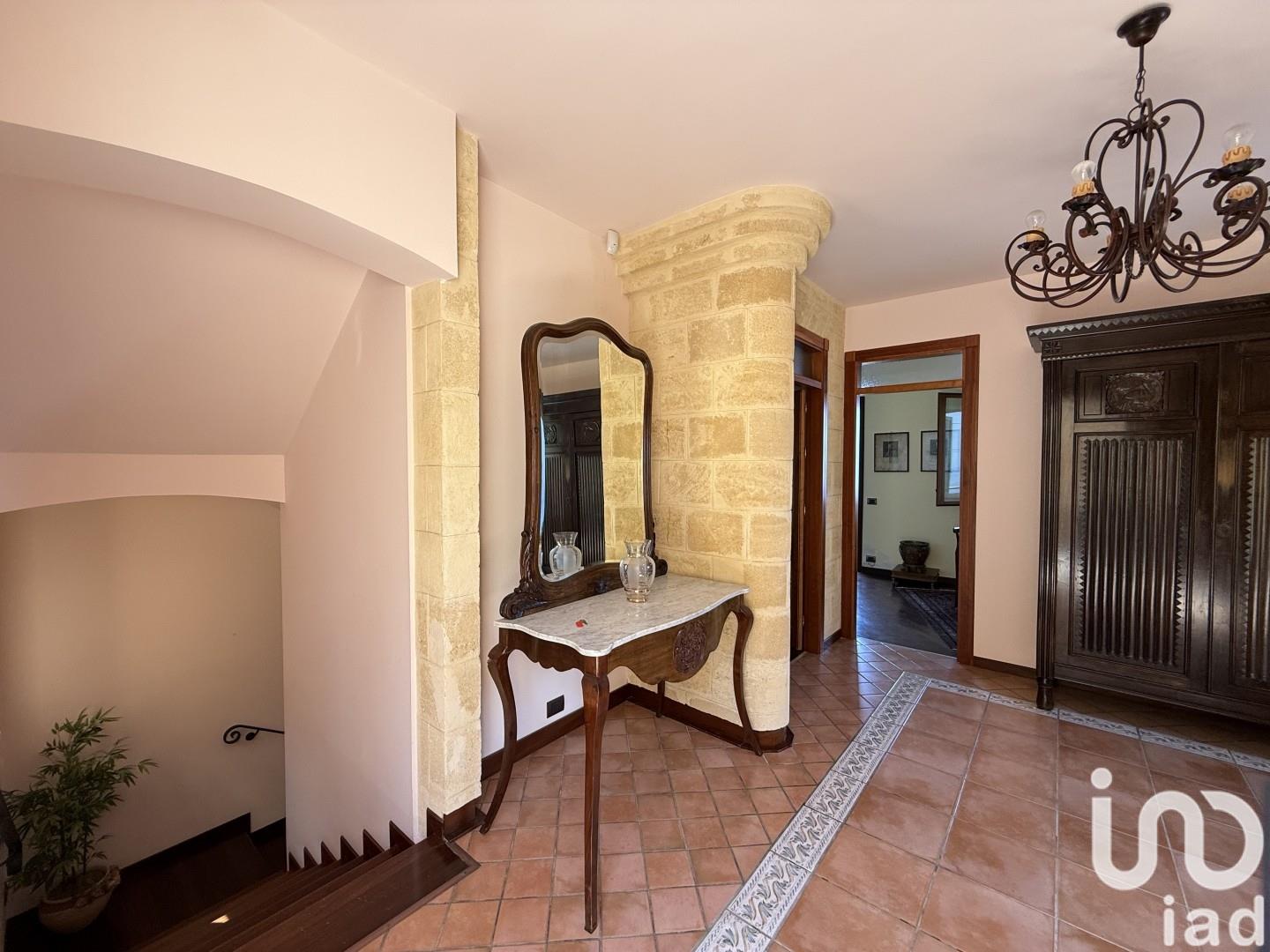 Sale Home 452 m²