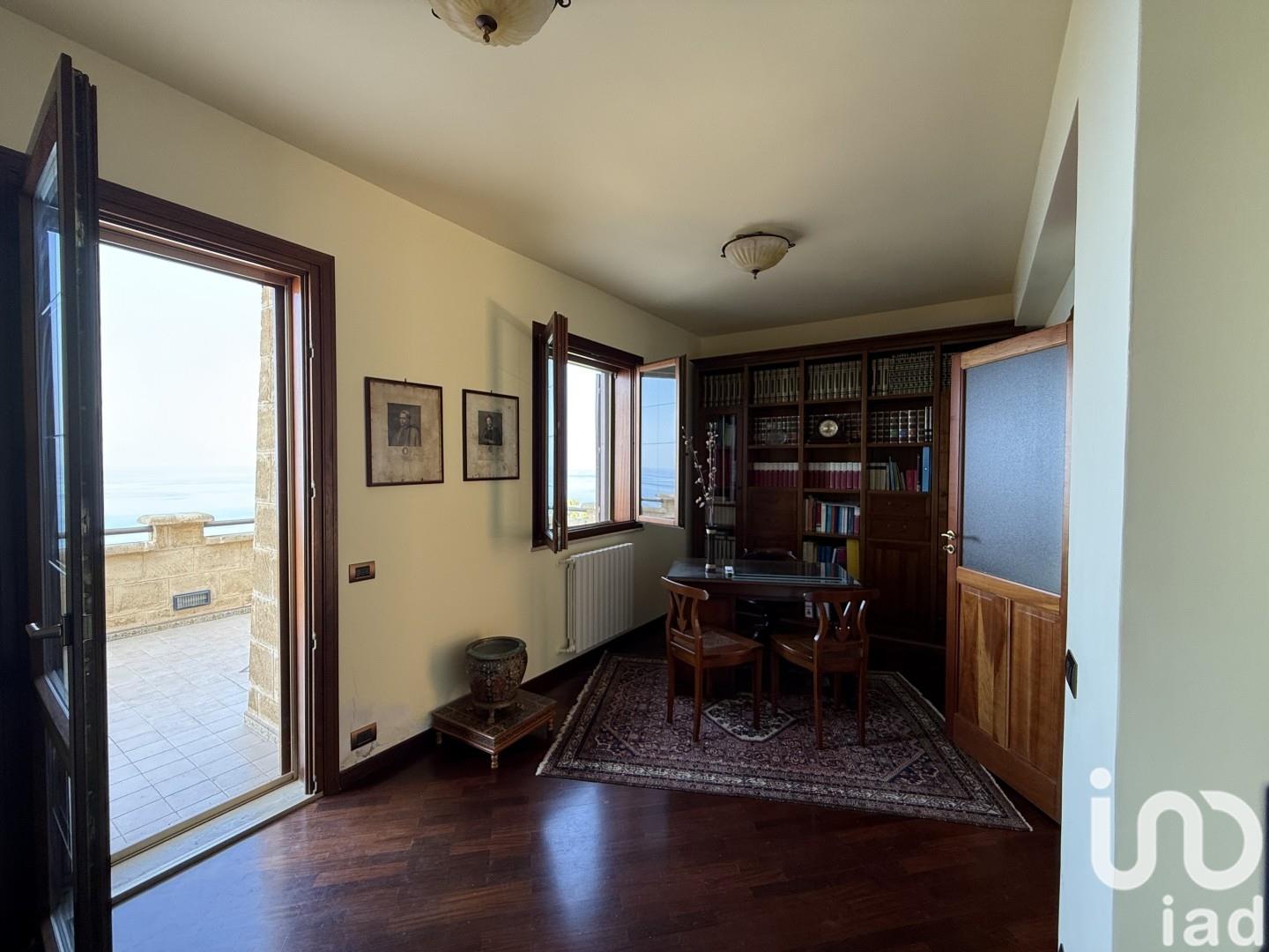 Sale Home 452 m²