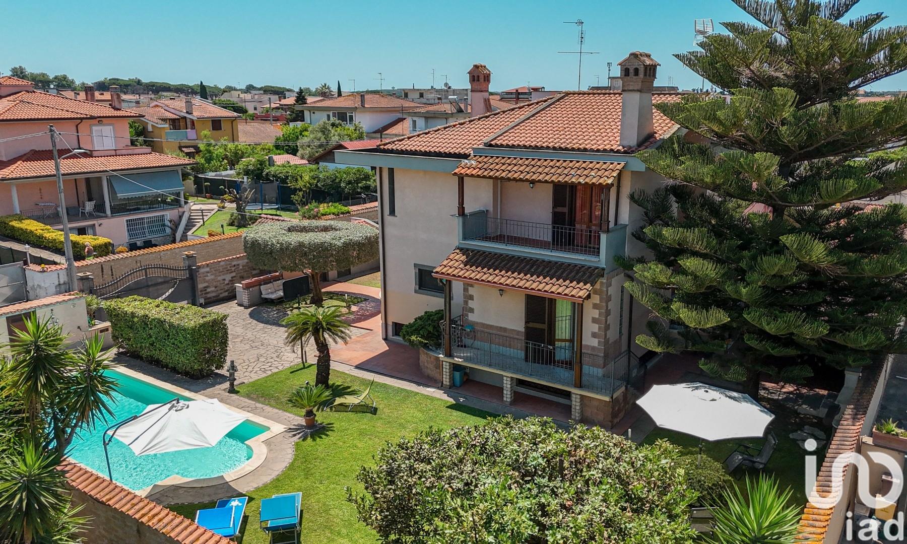Sale Detached house / Villa 296 m² - 6 bedrooms - Anzio