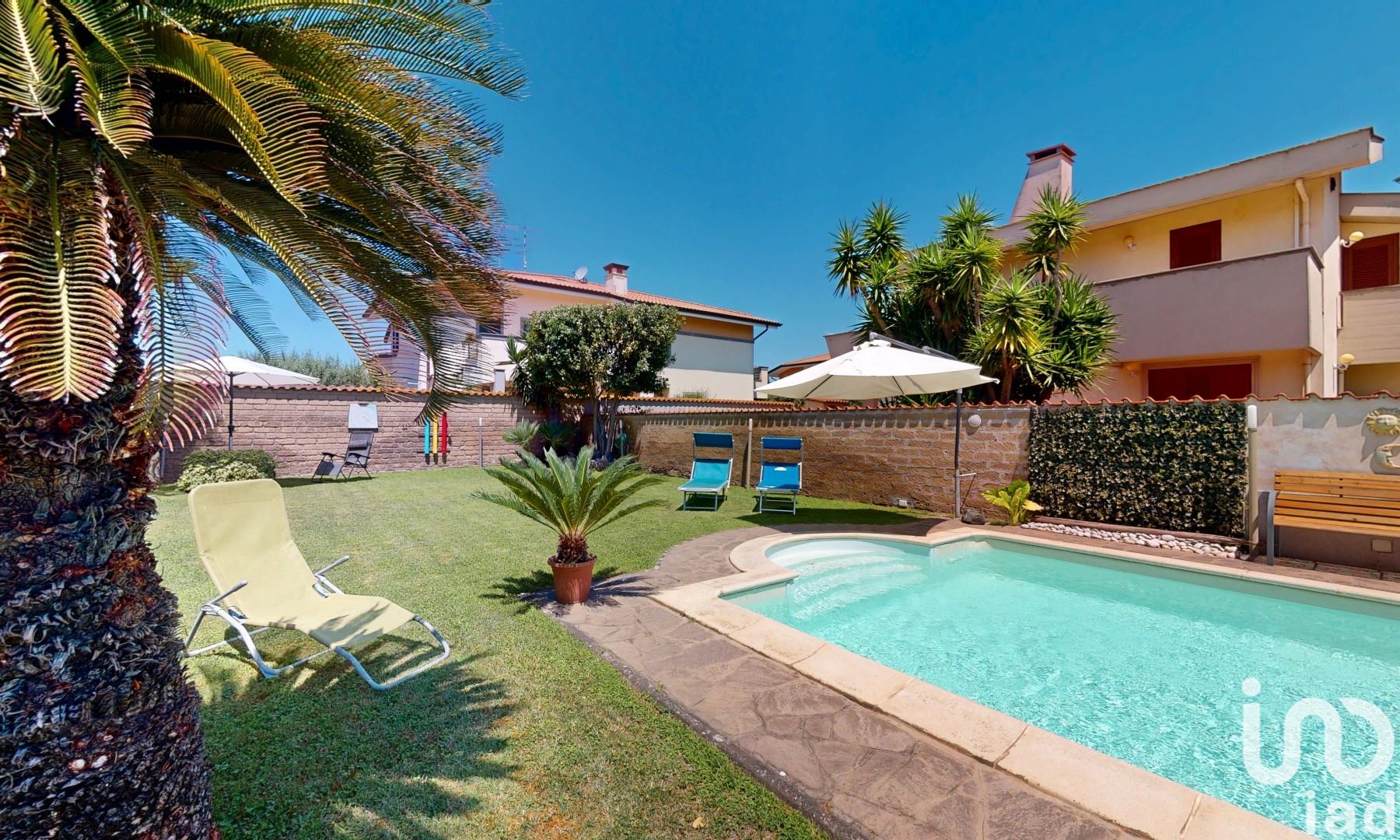Sale Detached house / Villa 296 m² - 6 bedrooms - Anzio