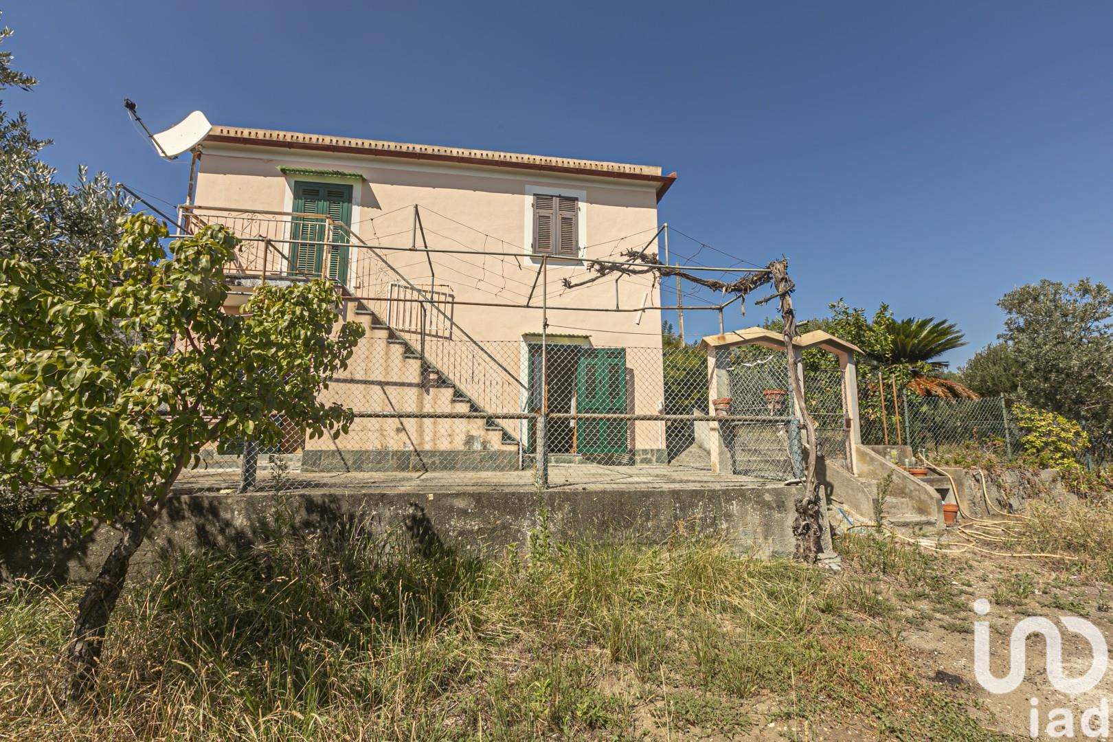 Sale Detached house / Villa 170 m² - 4 bedrooms - Varazze