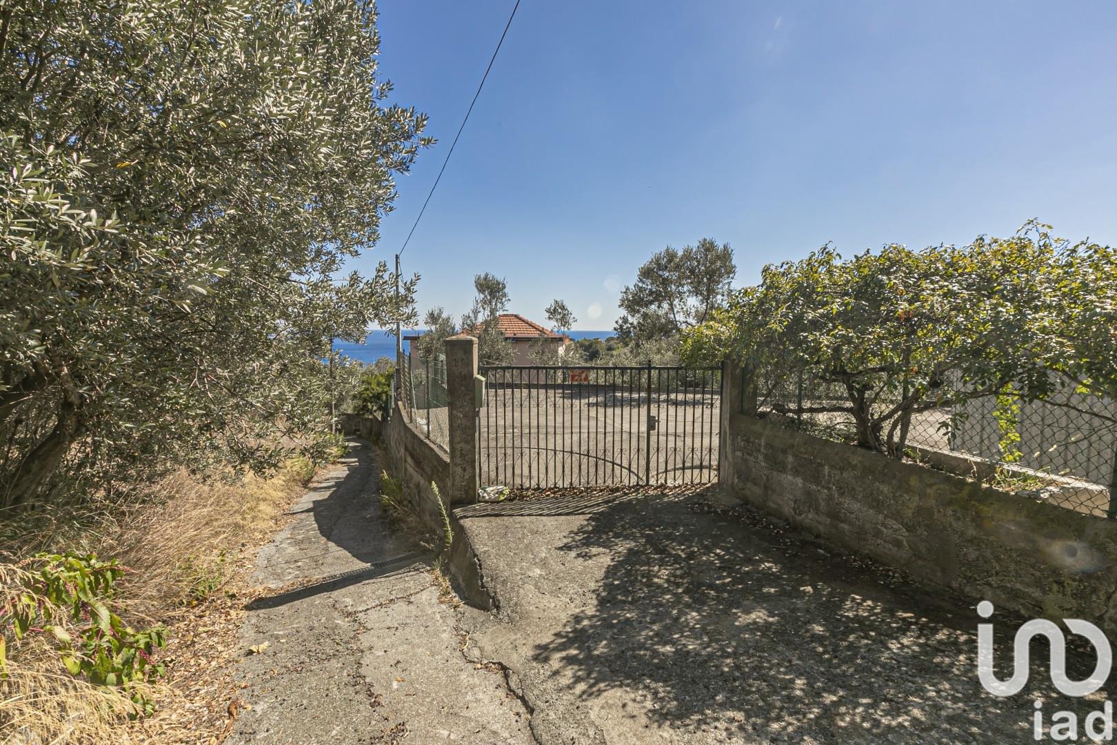 Sale Detached house / Villa 170 m² - 4 bedrooms - Varazze