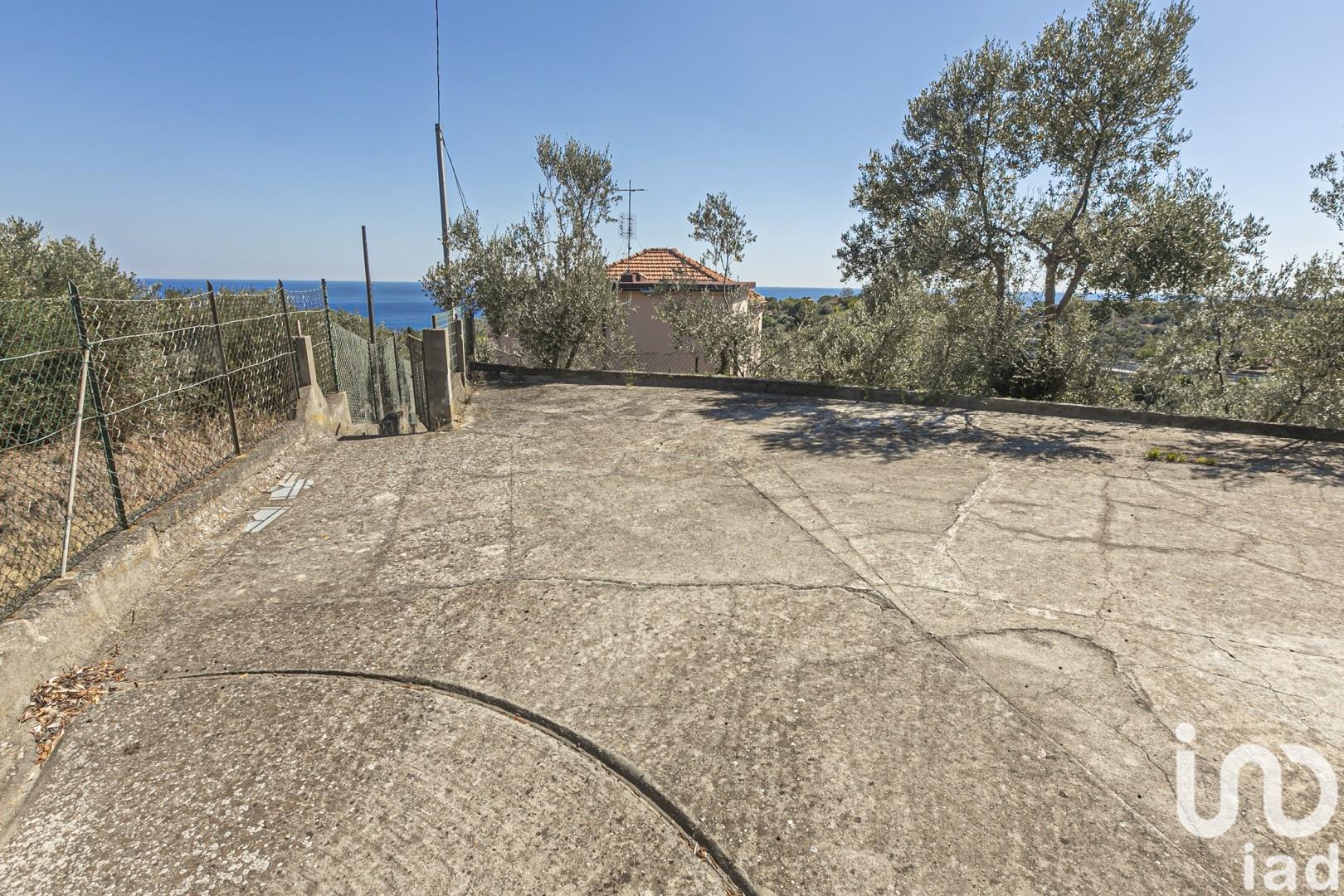 Sale Detached house / Villa 170 m² - 4 bedrooms - Varazze
