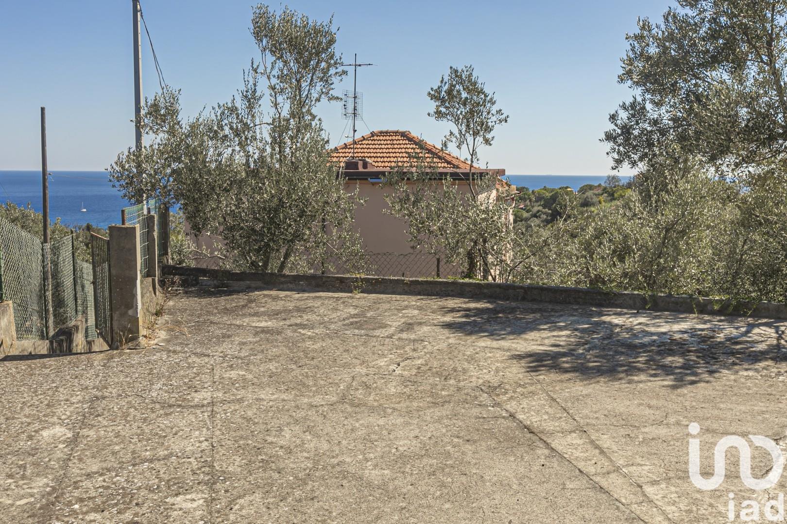 Sale Detached house / Villa 170 m² - 4 bedrooms - Varazze