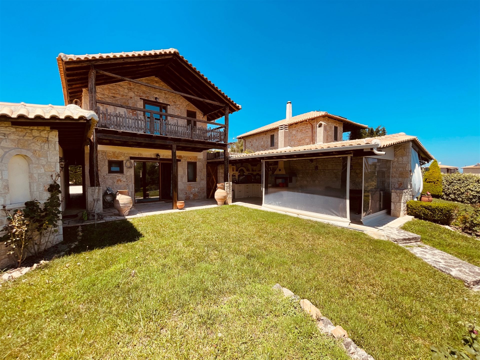 Luksuzna kuća na prodaju u Kriopigiju s panoramskim pogledom na more