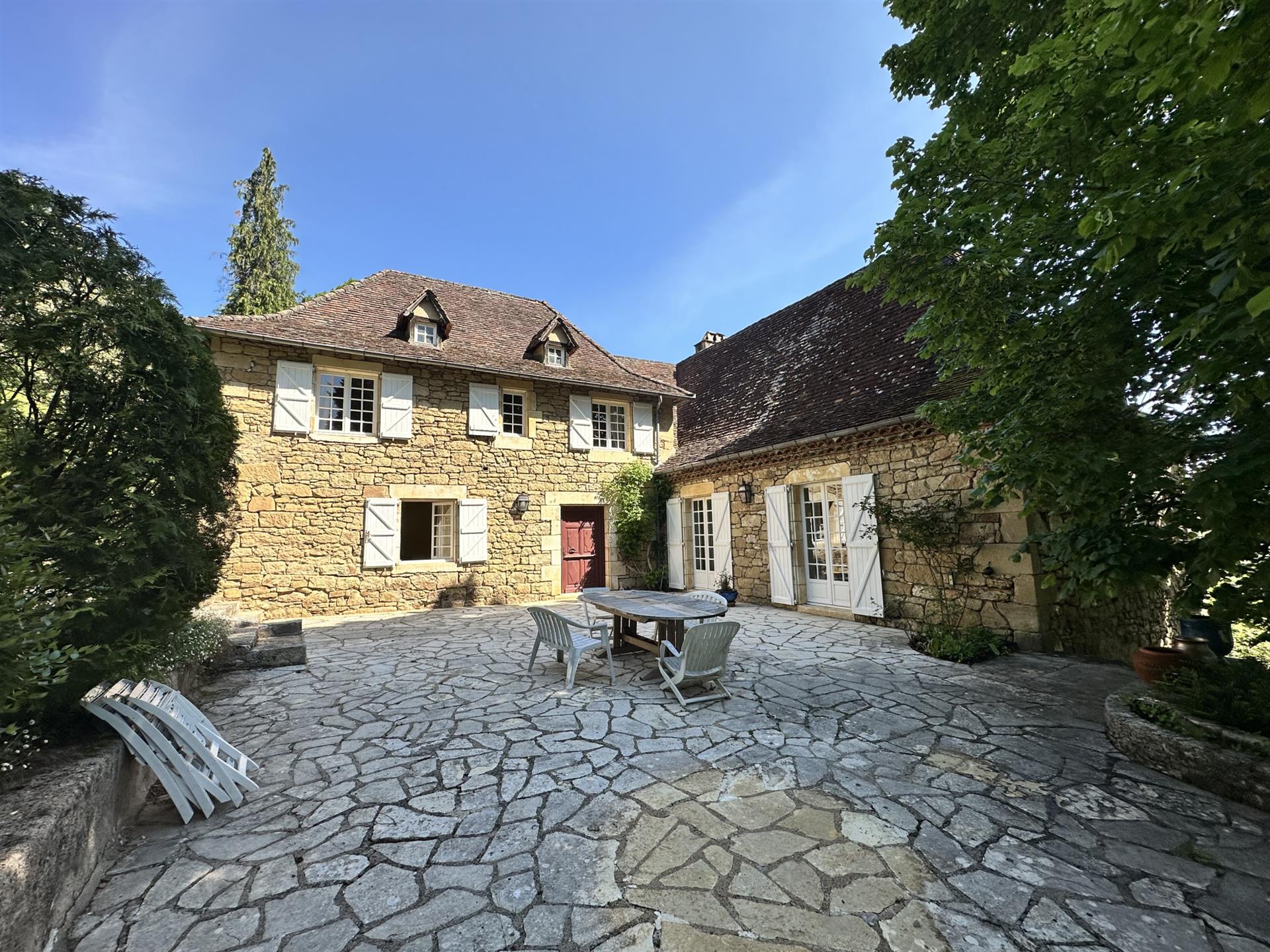 Property 10 rooms 300m2