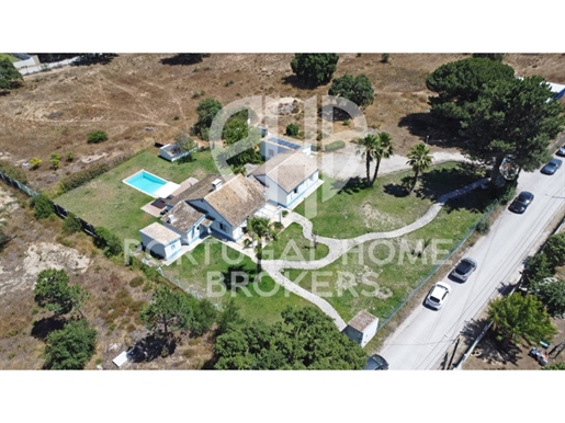 4 bedroom villa on a plot of 2.95ha next to Sítio do Picão- Brejos de Azeitão - Azeitão