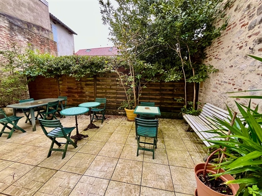 House in Villeneuve sur Lot for rental investment This house of 208 m² offers a strong potential