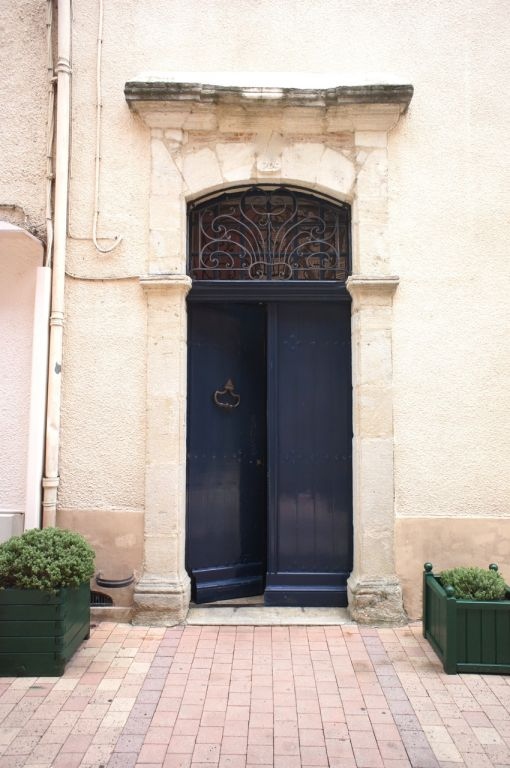 In the heart of our bastide, magnificent character house dating from the 17th century On entering th