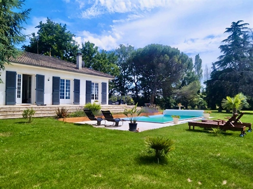 Countryside area 15 minutes from Villeneuve/Lot, discover this magnificent semi-buried house with li