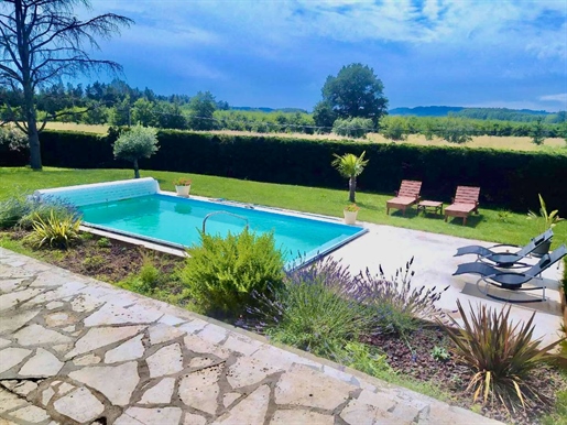 Countryside area 15 minutes from Villeneuve/Lot, discover this magnificent semi-buried house with li