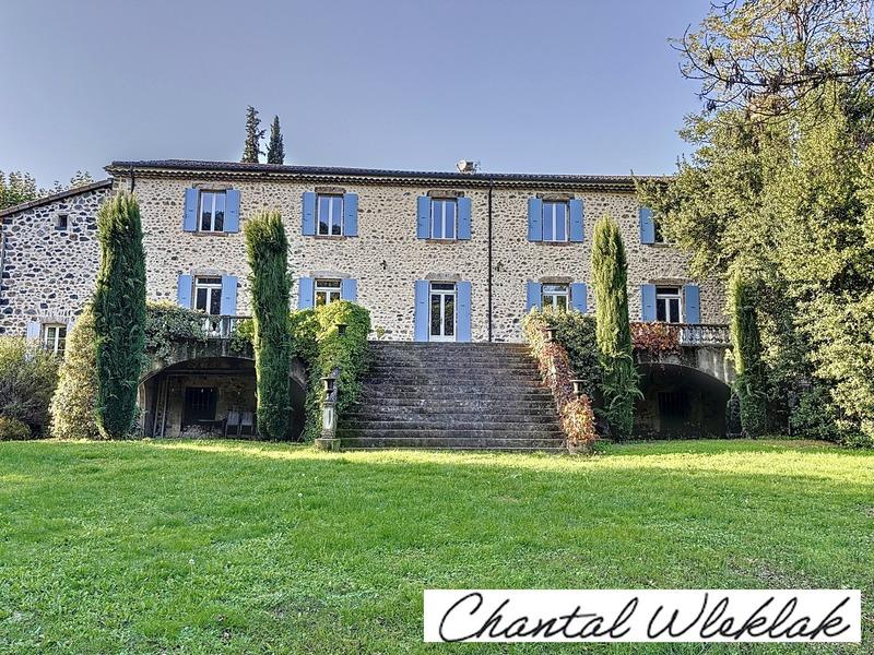 Propiedad en venta 33 habitaciones Pont De Labeaume (07) superficie habitable 772 m2 - Terreno 2 ha