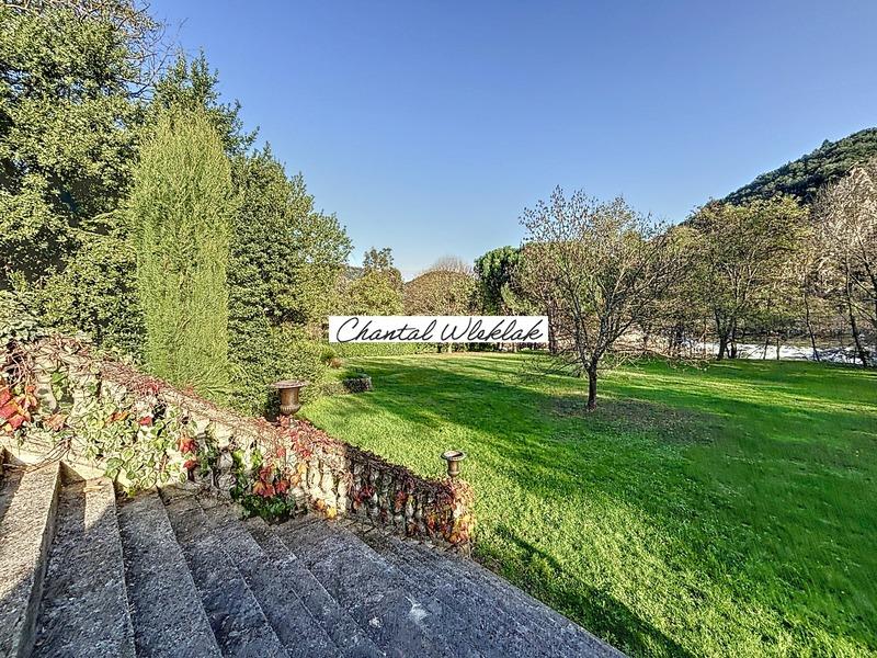 Propiedad en venta 33 habitaciones Pont De Labeaume (07) superficie habitable 772 m2 - Terreno 2 ha