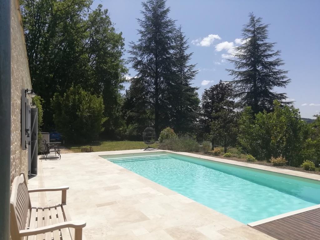 Lovely house (1963), recently renovated. With swimming pool and apartment. Quiet with nice view