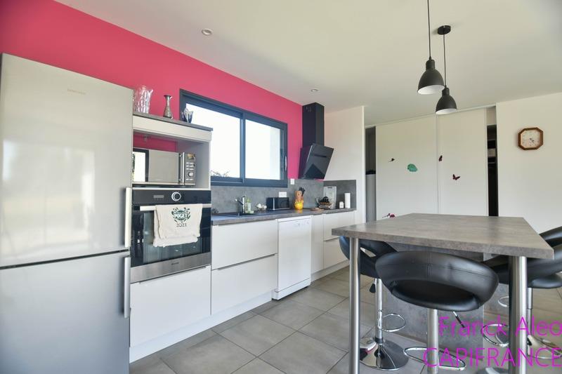 Contemporary 4-room house Andoins (64)