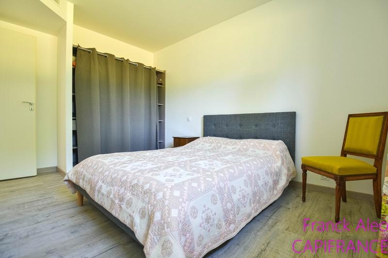 Contemporary 4-room house Andoins (64)