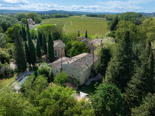 Provençaalse boerderij/oude molen aan de poorten van de Luberon (Gard)