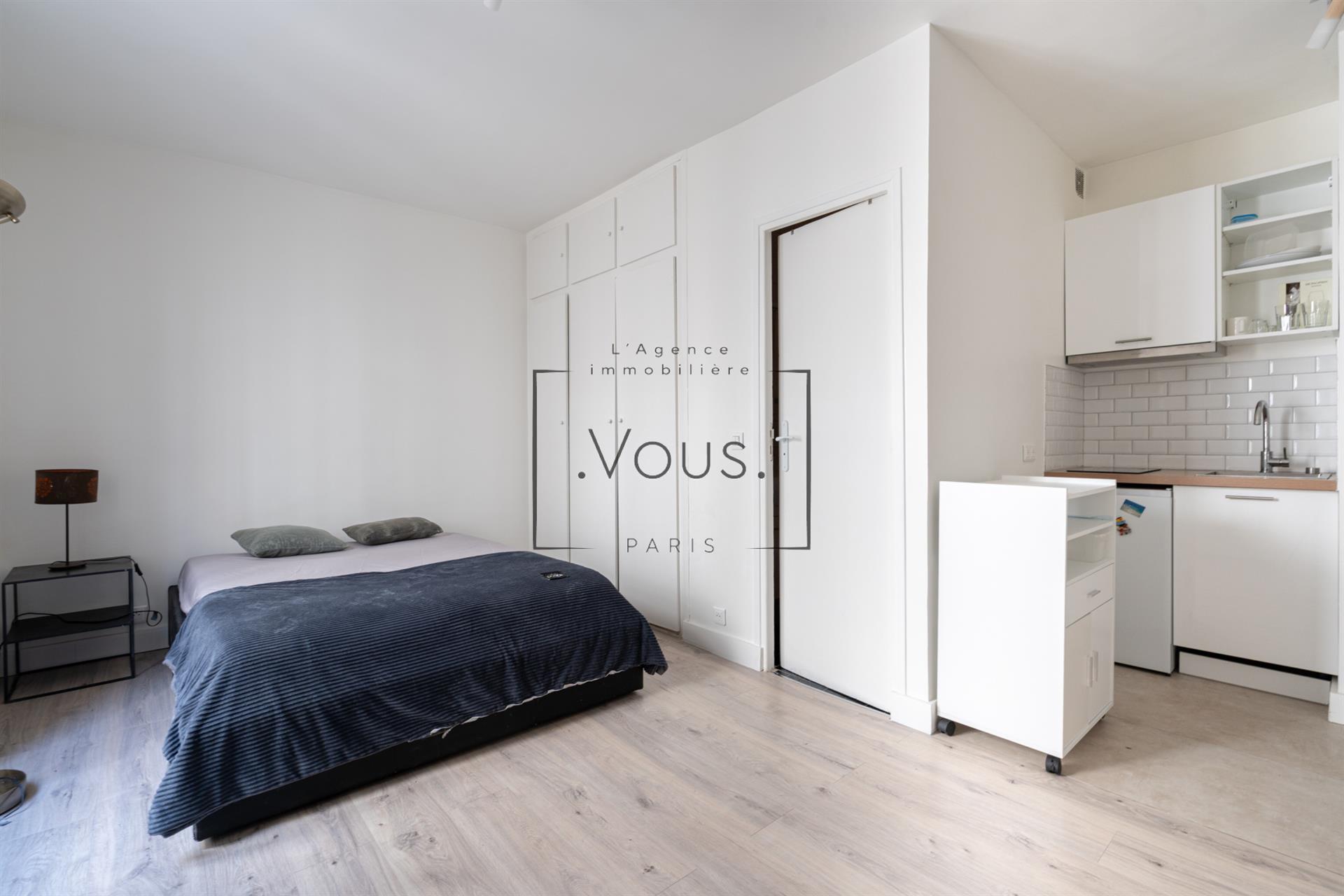 Studio funcțional aproape de stația de metrou Convention (Paris XVe)