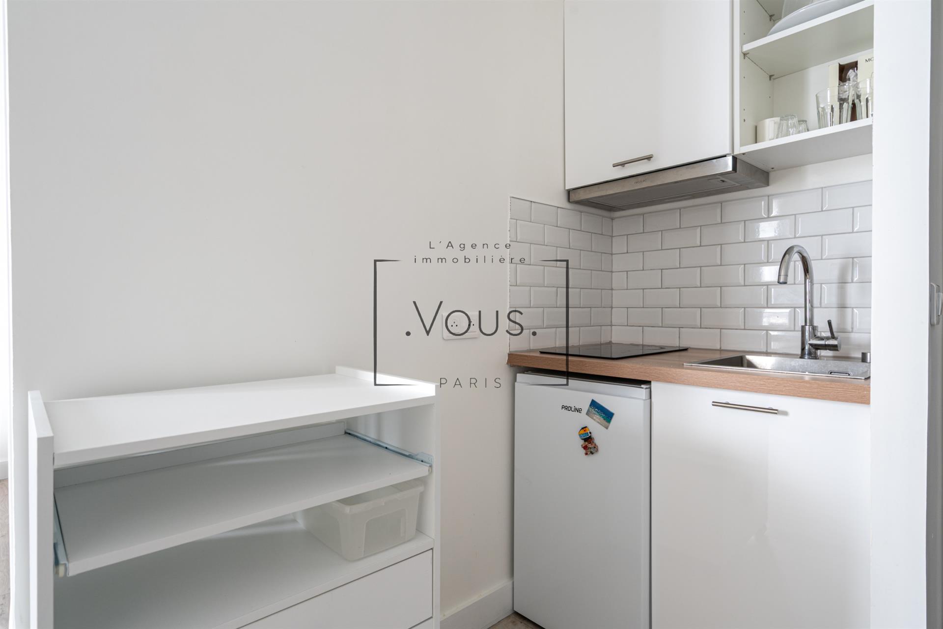 Studio funcțional aproape de stația de metrou Convention (Paris XVe)