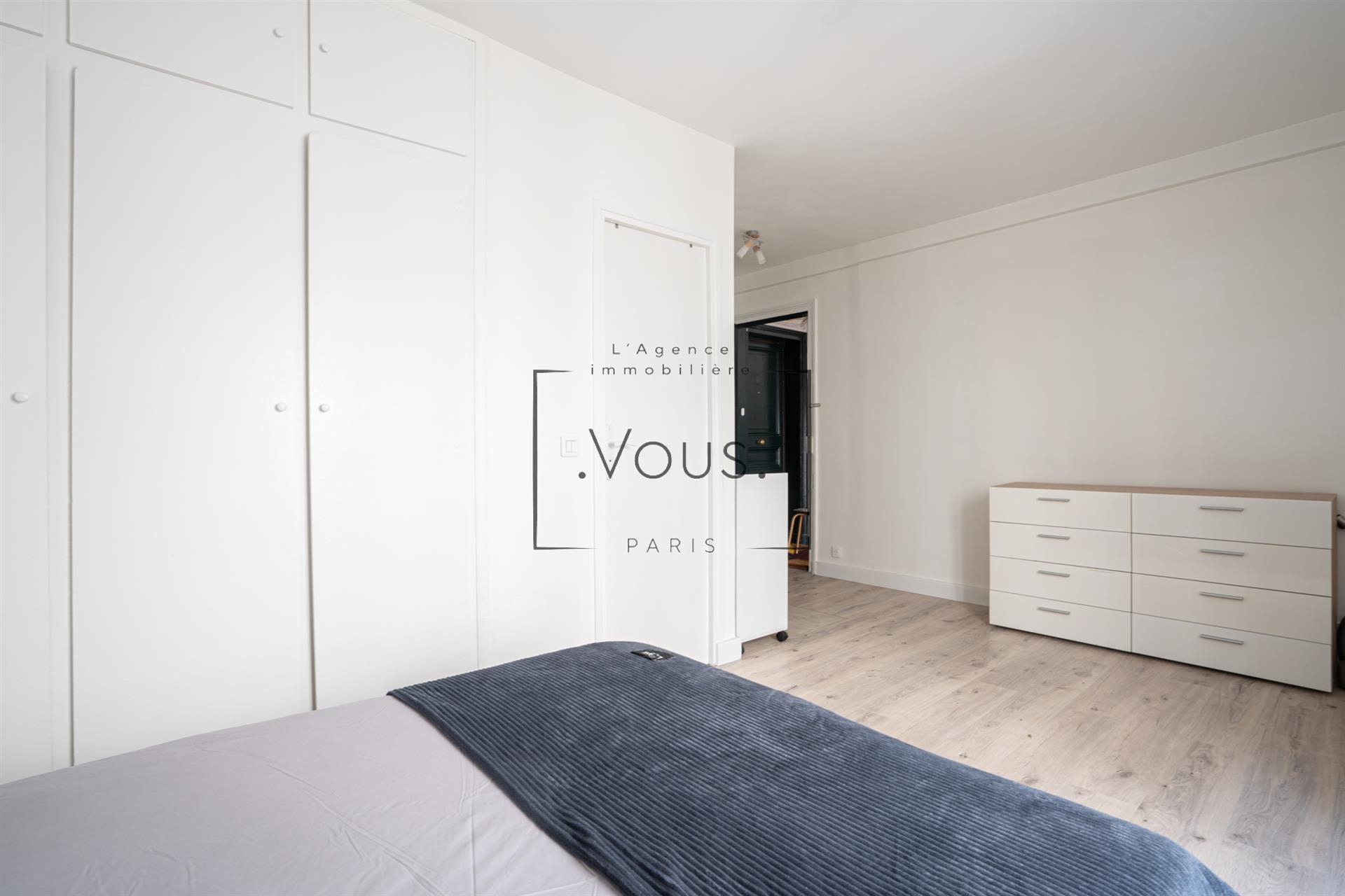 Studio funcțional aproape de stația de metrou Convention (Paris XVe)